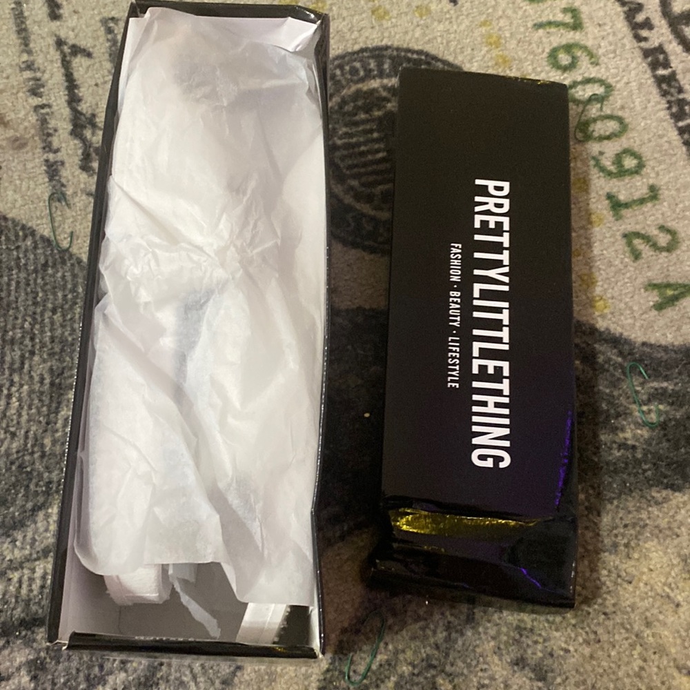 Pretty little thing white size 7 slides NWT